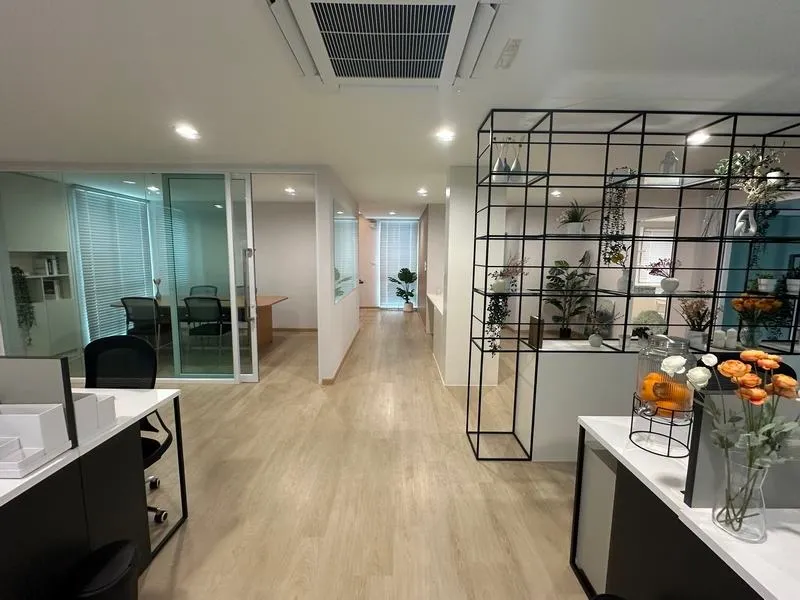 rent office in Huai Khwang