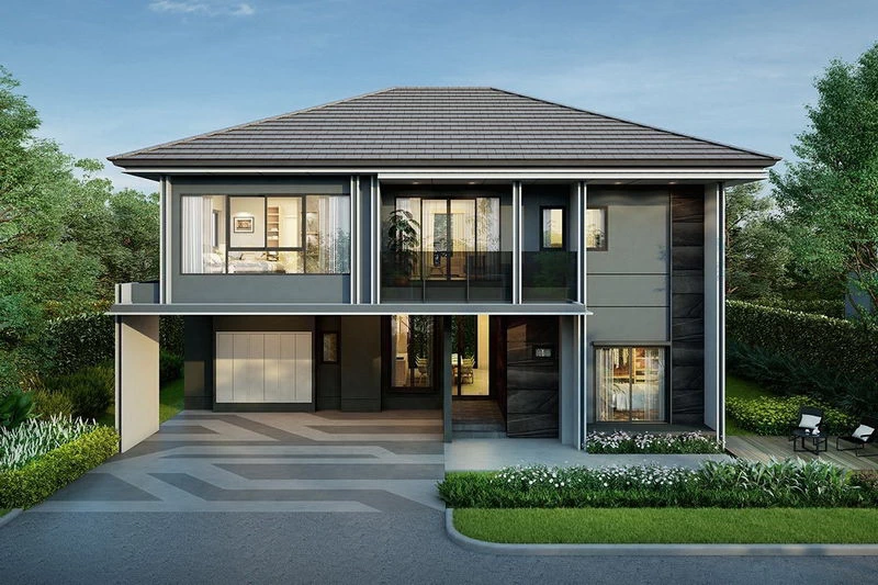 บ้านสองชั้นสไตล์โมเดิร์น มีหน้าต่างบานใหญ่ หลังคามุงกระเบื้อง และล้อมรอบด้วยต้นไม้เขี