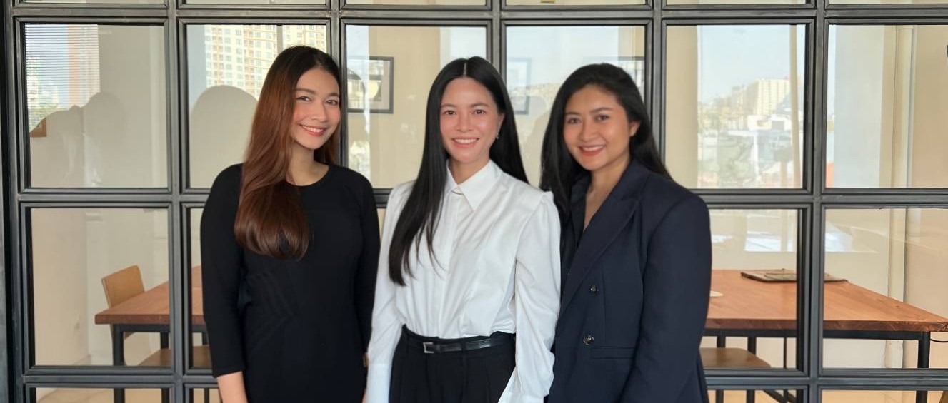 Photo of HeroRealtor agents at event