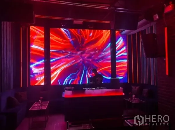 零售空间 出租在Bangkok - 俱乐部风舞台与DJ台，配大型LED屏与霓虹灯