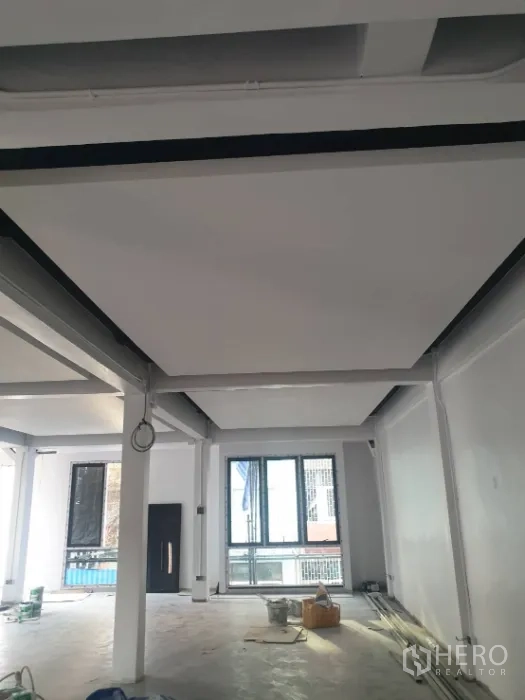 Office Space for rent in Khlong Toei, Bangkok - Bright open office floor with high ceiling, support columns, and large windows.