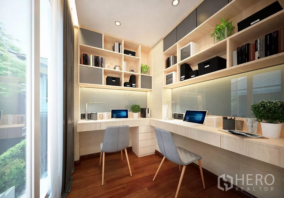 บ้าน ให้เช่าหรือขายในChatuchak, Bangkok - ห้องทำงานในบ้าน โต๊ะทำงานคู่และชั้นหนังสือเต็มผนัง