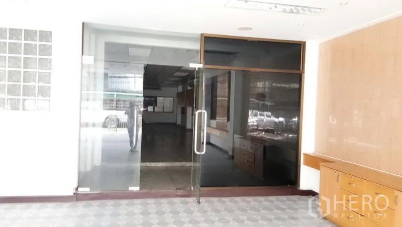 Office Space for rent in Sathon, Bangkok - Glass double-door entrance leading to a bright office lobby with display counter.