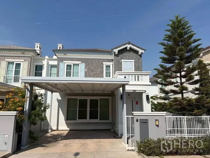 Semi-detached House for rent in Prawet, Bangkok - Modern semi-detached house exterior with covered carport and balcony.