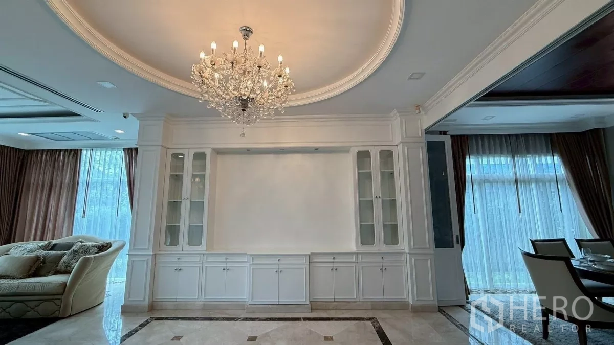 Detached House for rent or sale in Bang Phli, Samut Prakan - Feature wall with chandelier and display cabinets in bright lounge