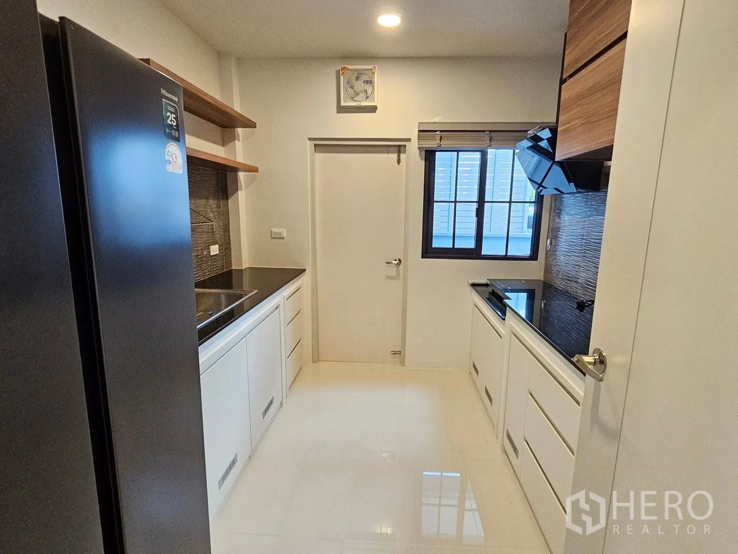 Property Image #18 for property HRE00174