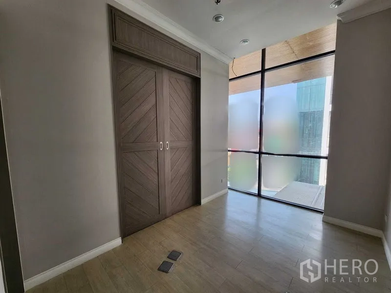 Office Space for rent in Yan Nawa, Bangkok - Private office with tall glass wall and wood sliding cabinet door.