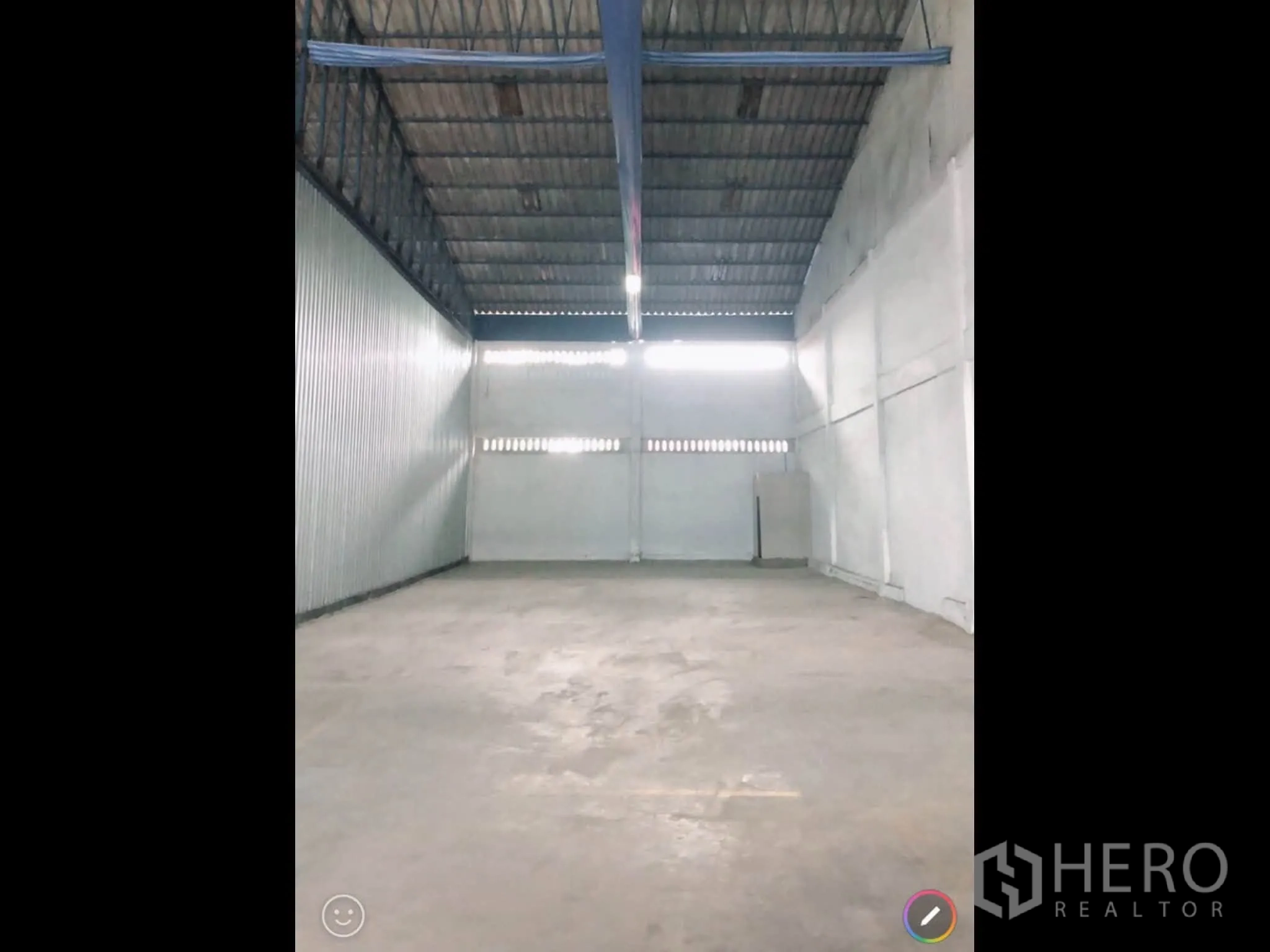 Warehouse for rent in Bang Phli, Samut Prakan - Long storage bay with metal side walls, high ceiling, and concrete floor.