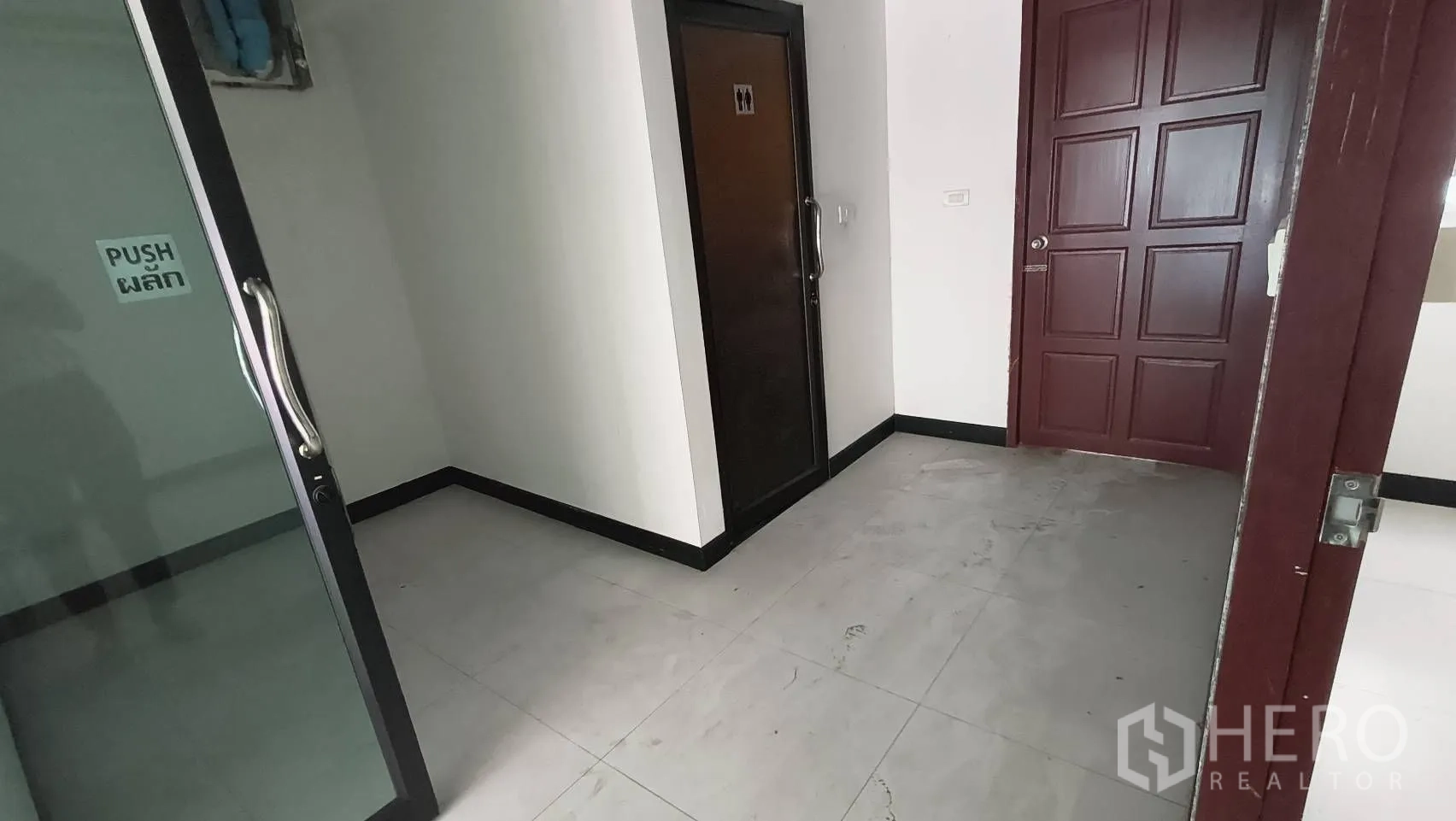 Office Space for rent in Khlong Toei, Bangkok - Small lobby area with a glass door and restroom entrance.