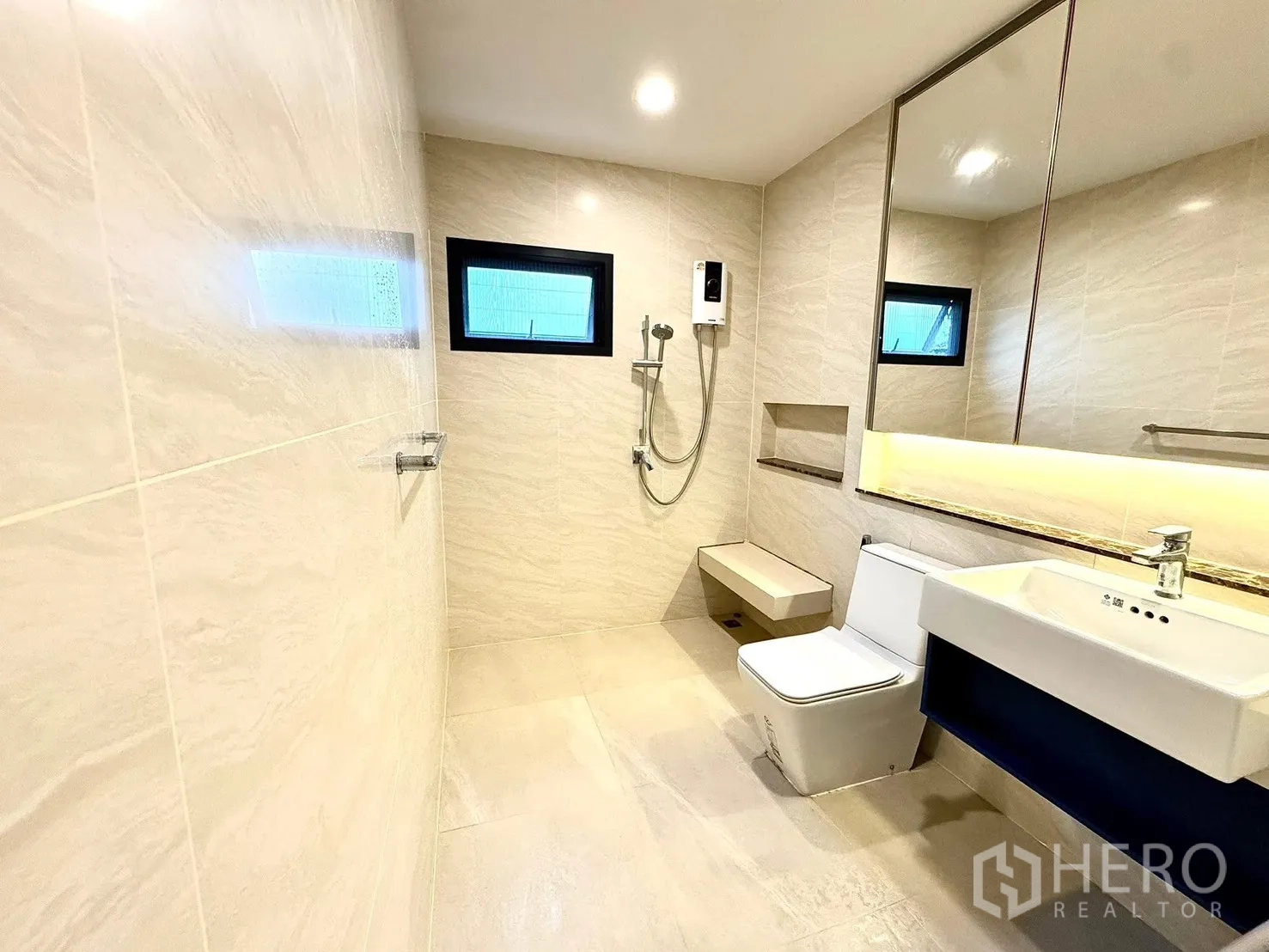 Property Image #19 for property HRE00247