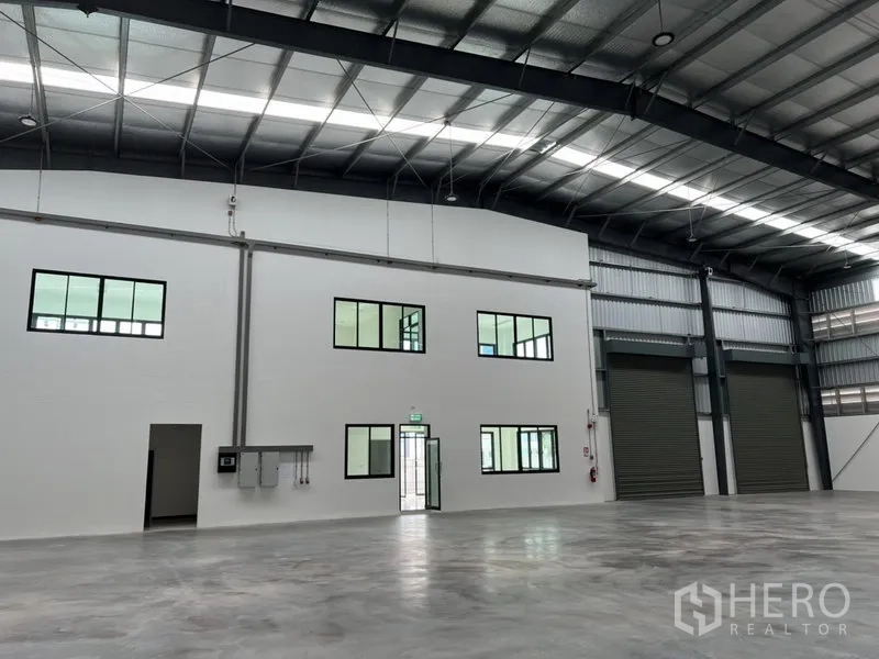 Factory for rent in Bang Sao Thong, Samut Prakan - Warehouse interior showing internal office rooms, entry door and electrical panels.