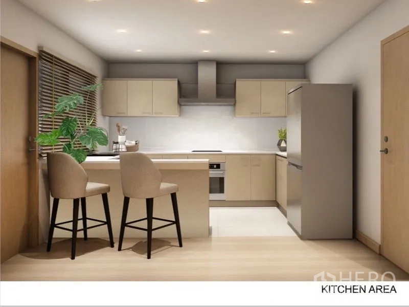 อพาร์ทเมนท์ ให้เช่าในKhlong Toei, Bangkok - ครัวโมเดิร์นมีไอแลนด์เก้าอี้บาร์ เตาอบ เครื่องดูดควัน และตู้เย็น