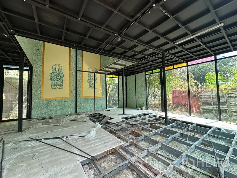 Detached House for rent in Watthana, Bangkok - Steel-frame interior with flooring removed, glass walls and patterned panels.