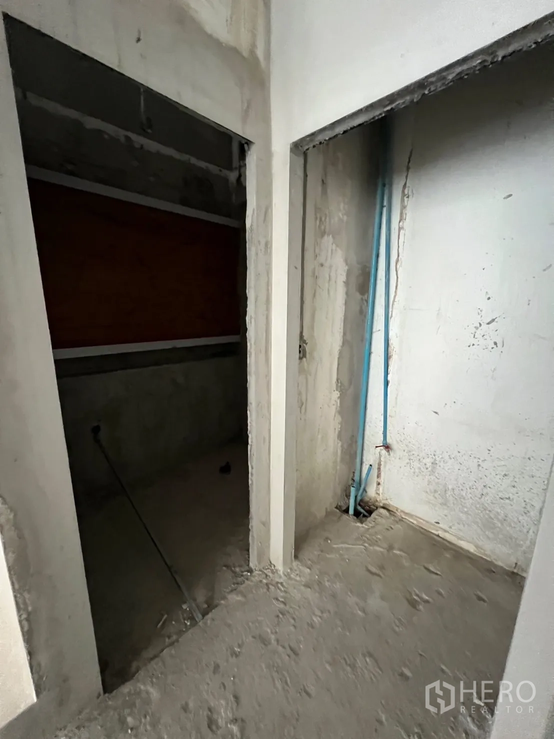 Retail Space for rent in Khlong Toei, Bangkok - Back-of-house niches with plumbing rough-in suitable for a restroom or storage.