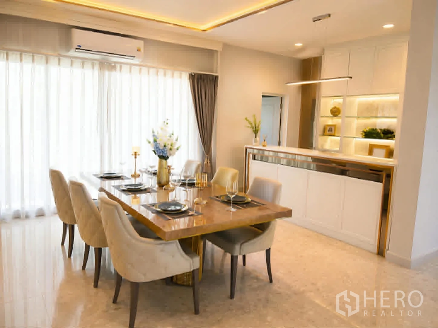 Detached House for rent or sale in Saphan Sung, Bangkok - Dining room with pendant lighting and illuminated display shelves.