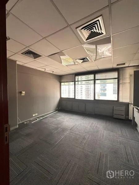 Office Space for rent in Watthana, Bangkok - Spacious reception area with curved front desk and wood flooring