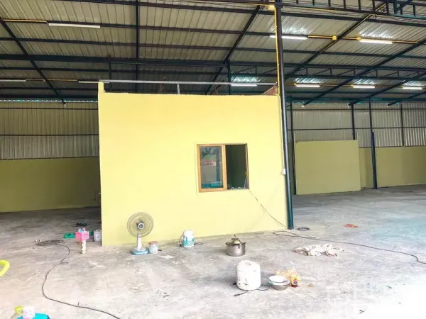 Warehouse for rent in Sai Mai, Bangkok - Internal office room with window built inside the warehouse under a steel truss roof.