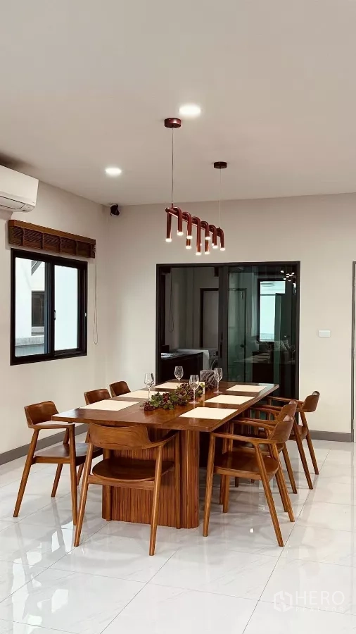 Detached House for rent in Bang Phli, Samut Prakan - Dining room with contemporary pendant lighting and a glass door to the kitchen.