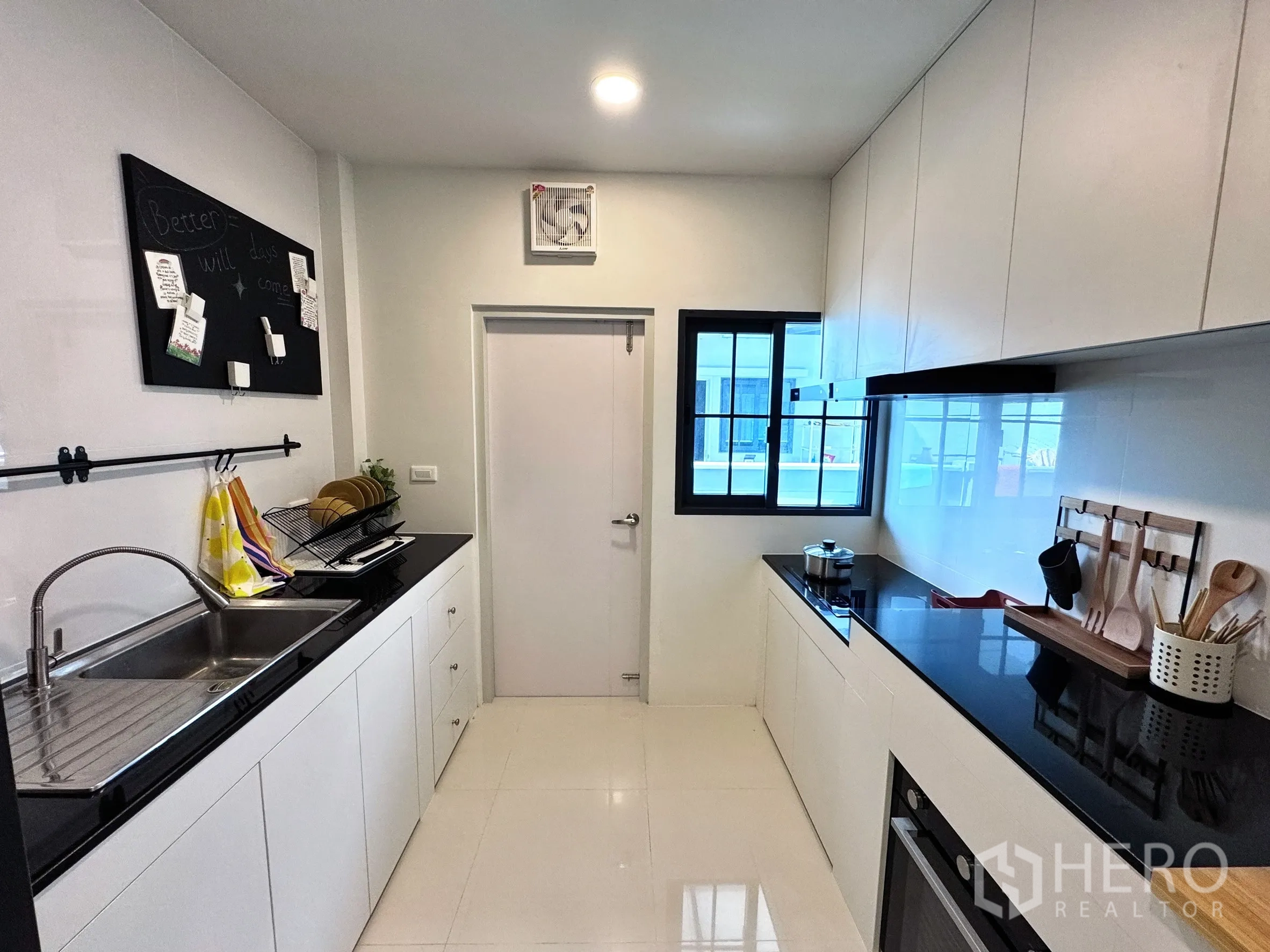 Property Image #27 for property HRE01186