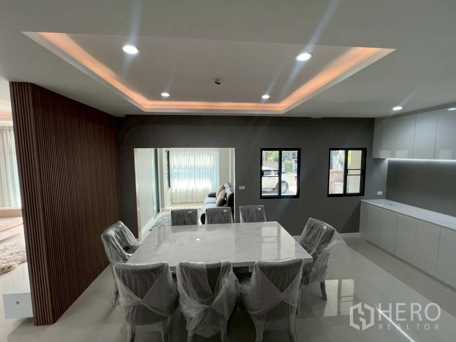 Property Image #18 for property HRE00076