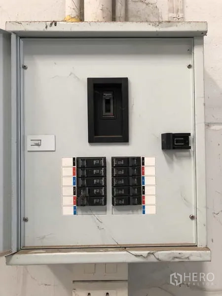 Warehouse for rent in Lat Lum Kaeo, Pathum Thani - Electrical breaker panel installed inside the warehouse.
