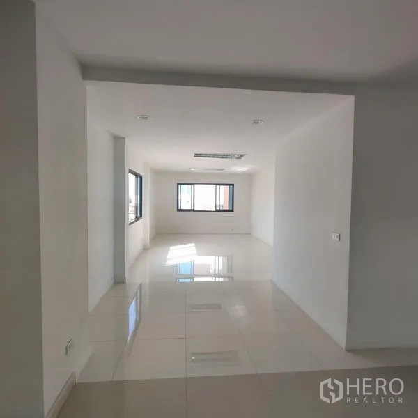 Office Space for rent in Bang Kho Laem, Bangkok - Inner room with two windows bringing natural daylight into the space.