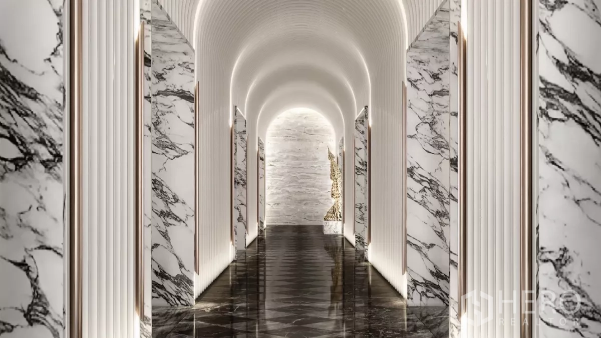 Apartment for rent in Khlong Toei, Bangkok - Grand marble corridor with arched ceiling, wall lighting and polished floors.