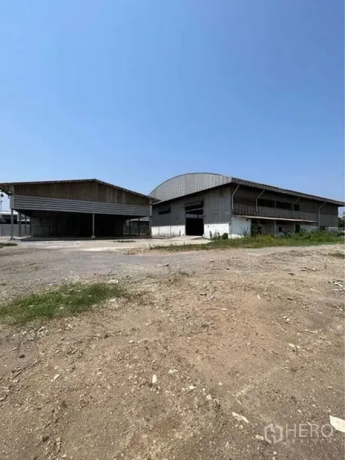 Warehouse for rent in Sam Phran, Nakhon Pathom - Site overview showing multiple steel warehouses and an expansive open yard.