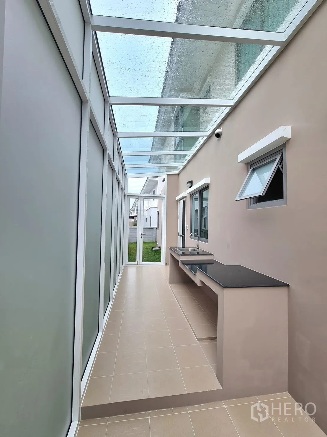 Detached House for rent in Lat Krabang, Bangkok - Glass-roofed utility corridor with counter and garden access.