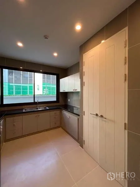 Detached House for sale in Bang Kapi, Bangkok - Front elevation of gated detached house with driveway and landscaped entry.