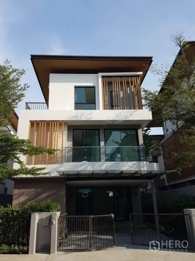 Detached House for rent in Prawet, Bangkok - Contemporary three-storey detached house exterior with balconies and gated driveway.