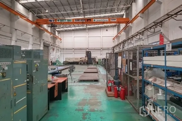 工厂 出售在Rayong - 生产区域设货架与安全设备，并配双行车。