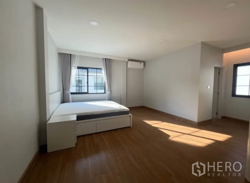 Property Image #17 for property HRE00356