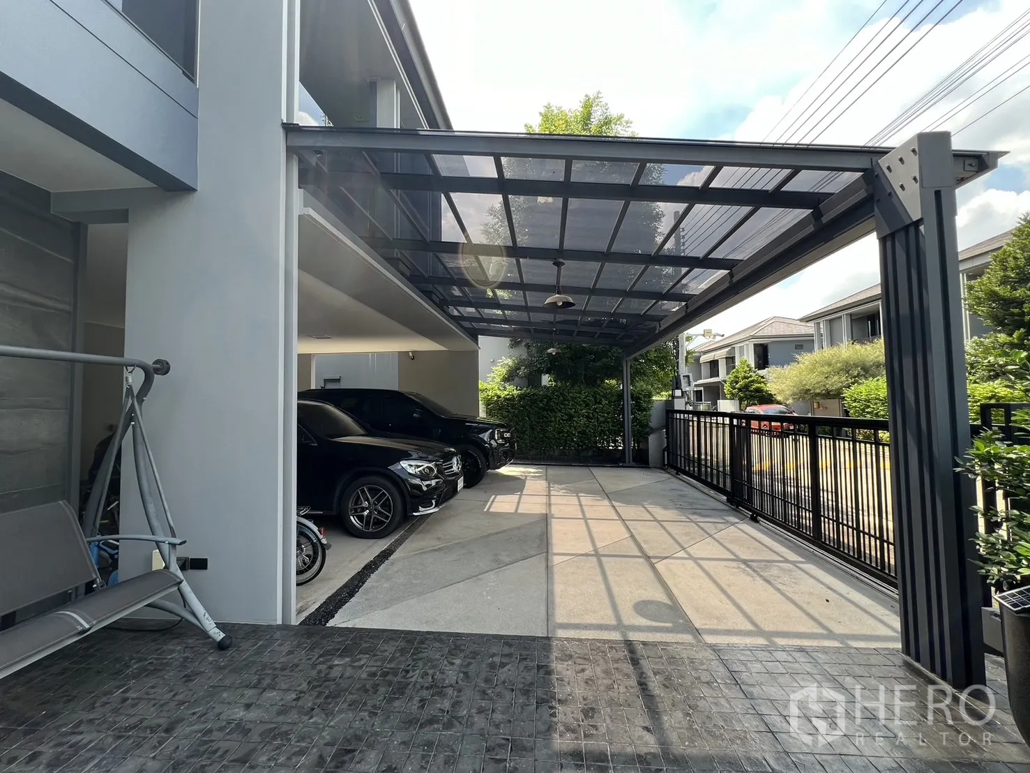 Detached House for rent or sale in Bang Kapi, Bangkok - Front patio with swing seat, planters and paved terrace.