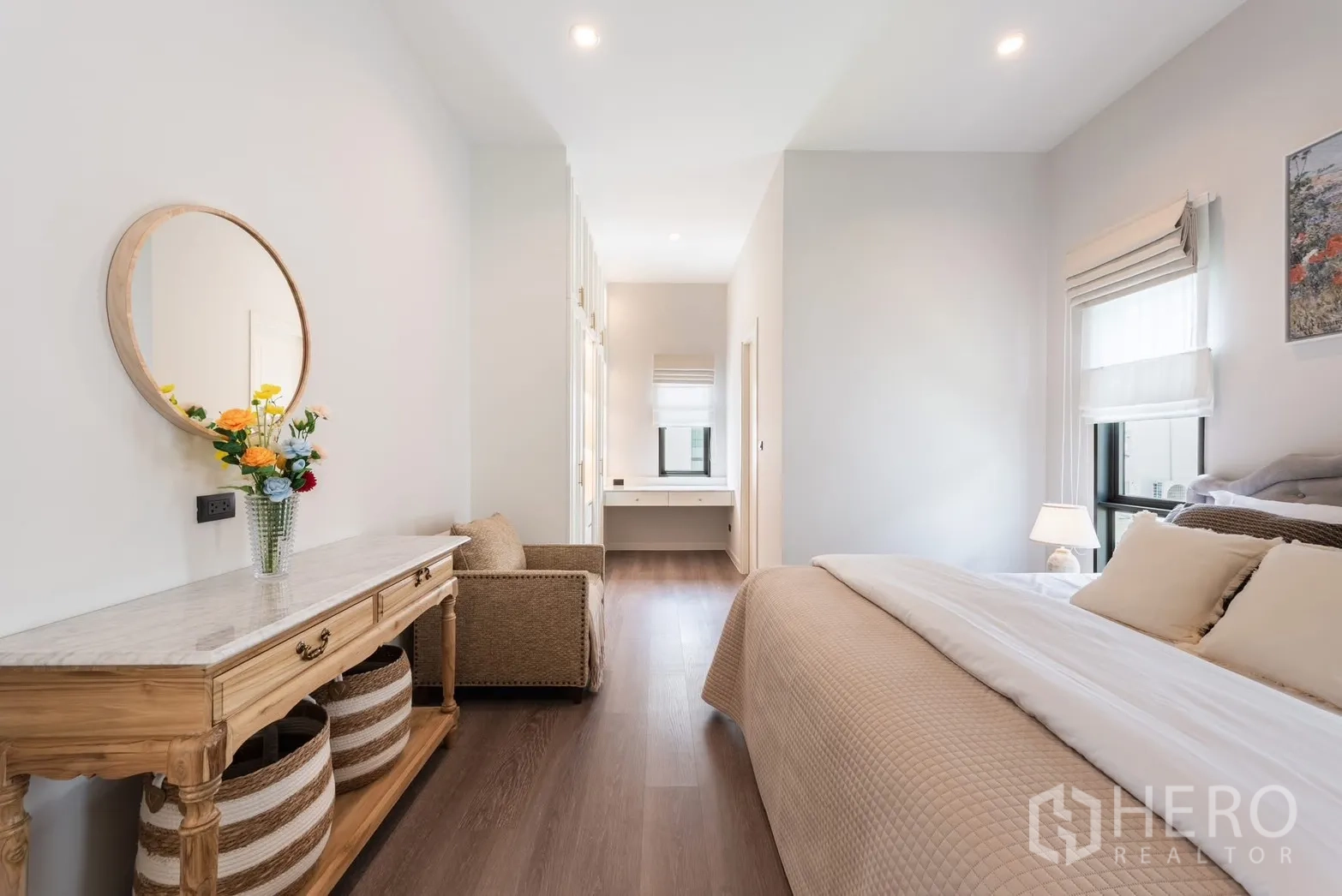 Detached House for rent or sale in Bang Phli, Samut Prakan - Serene bedroom with beige bedding, marble-top console, and woven baskets.