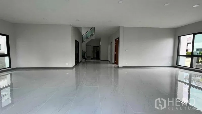 Detached House for sale in Bang Phli, Samut Prakan - Expansive ground-floor living and dining zone with multiple windows and staircase access.