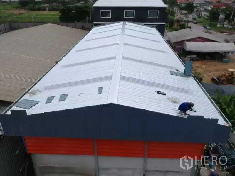 Warehouse for rent in Saphan Sung, Bangkok - Aerial view of the metal sheet warehouse roof and surrounding neighborhood.