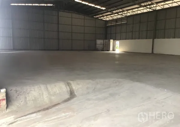 Warehouse for rent in Lat Krabang, Bangkok - Warehouse interior showing a loading bay ramp and large open storage floor.