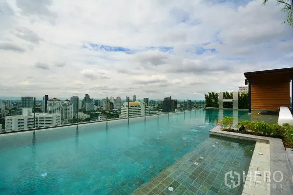 คอนโด ให้เช่าในWatthana, Bangkok - สระว่ายน้ำลอยฟ้าพร้อมราวกระจก ชมวิวสกายไลน์กรุงเทพฯ ของคอนโดมิเนียม