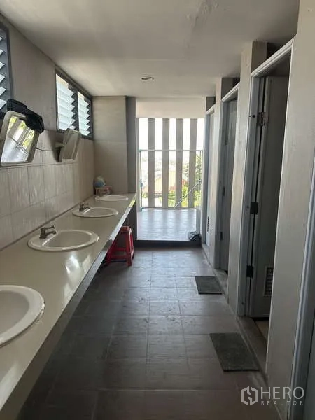 Home Office for sale in Lam Luk Ka, Pathum Thani - Shared washroom with multiple basins, stall doors and louvered windows