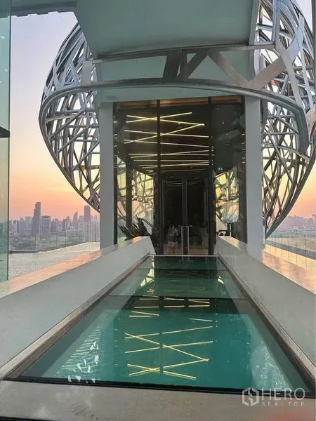 คอนโด ให้เช่า - สกายบริดจ์พร้อมสระน้ำตื้นและวิวสกายไลน์กรุงเทพฯ ในพื้นที่ส่วนกลางดาดฟ้า