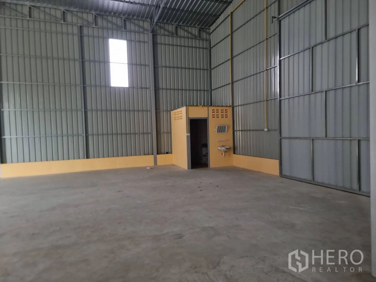 Property Image #9 for property HRE00027