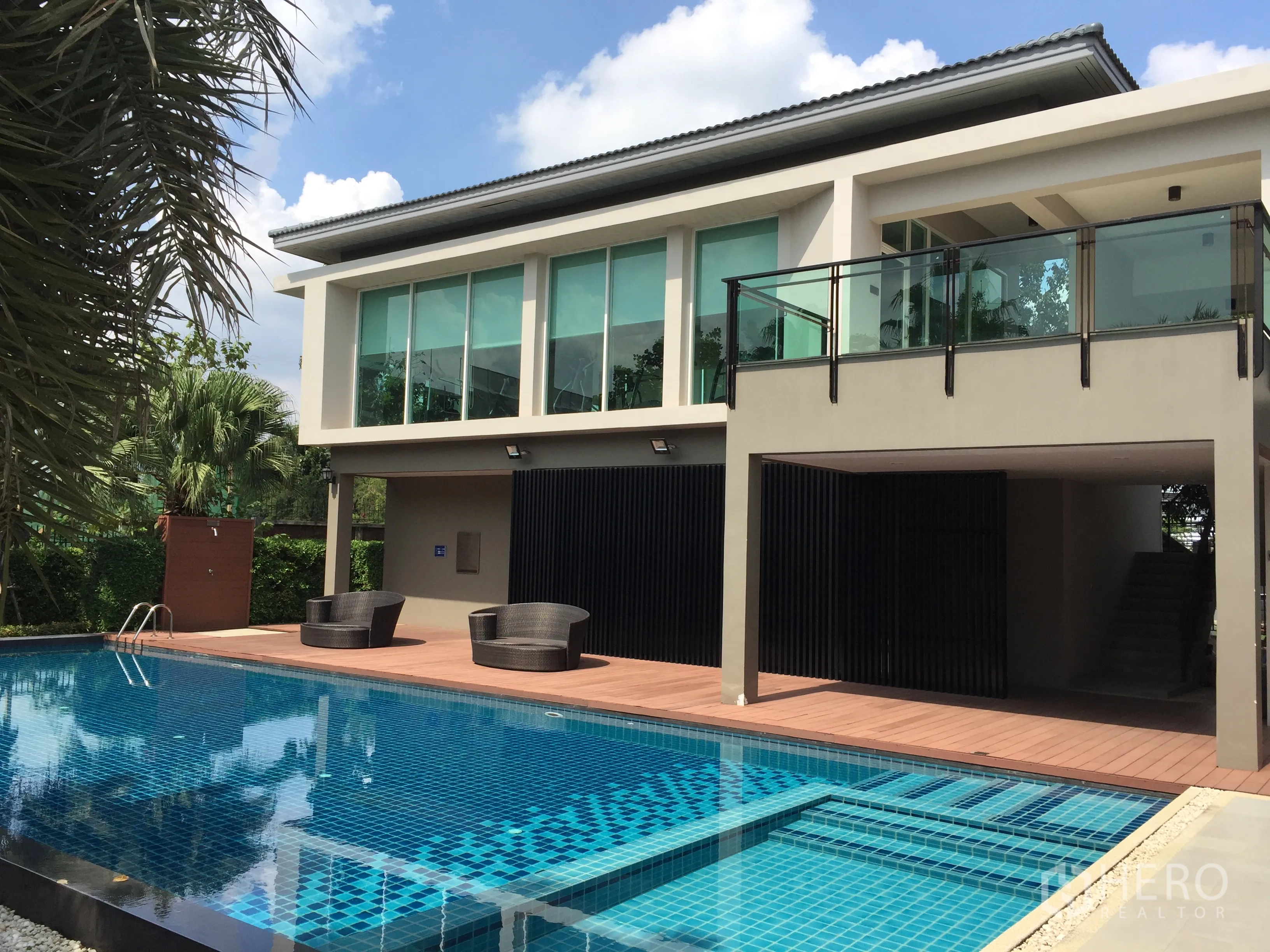 Detached House for rent in Saphan Sung, Bangkok - Resident clubhouse with outdoor swimming pool, wooden sundeck and glass-walled lounge.