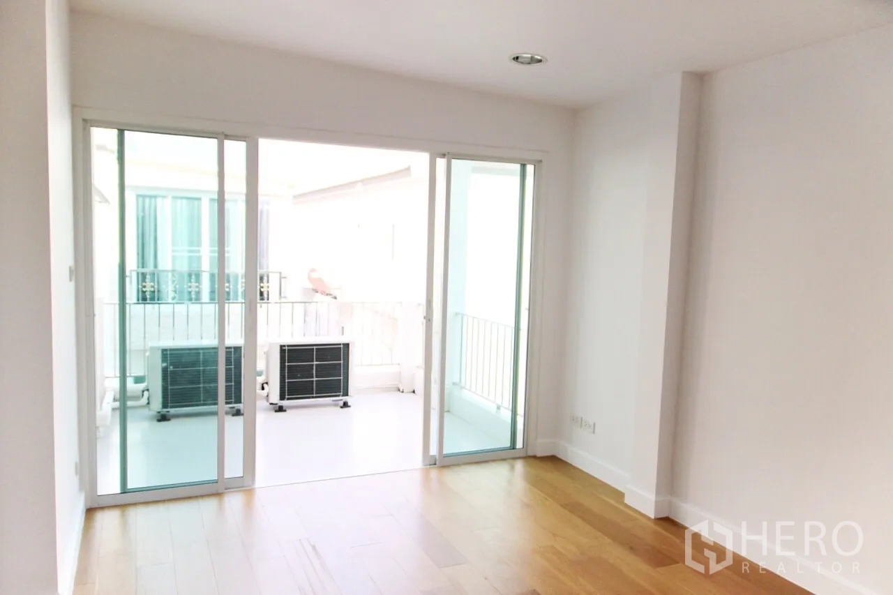 Property Image #6 for property HRE01207