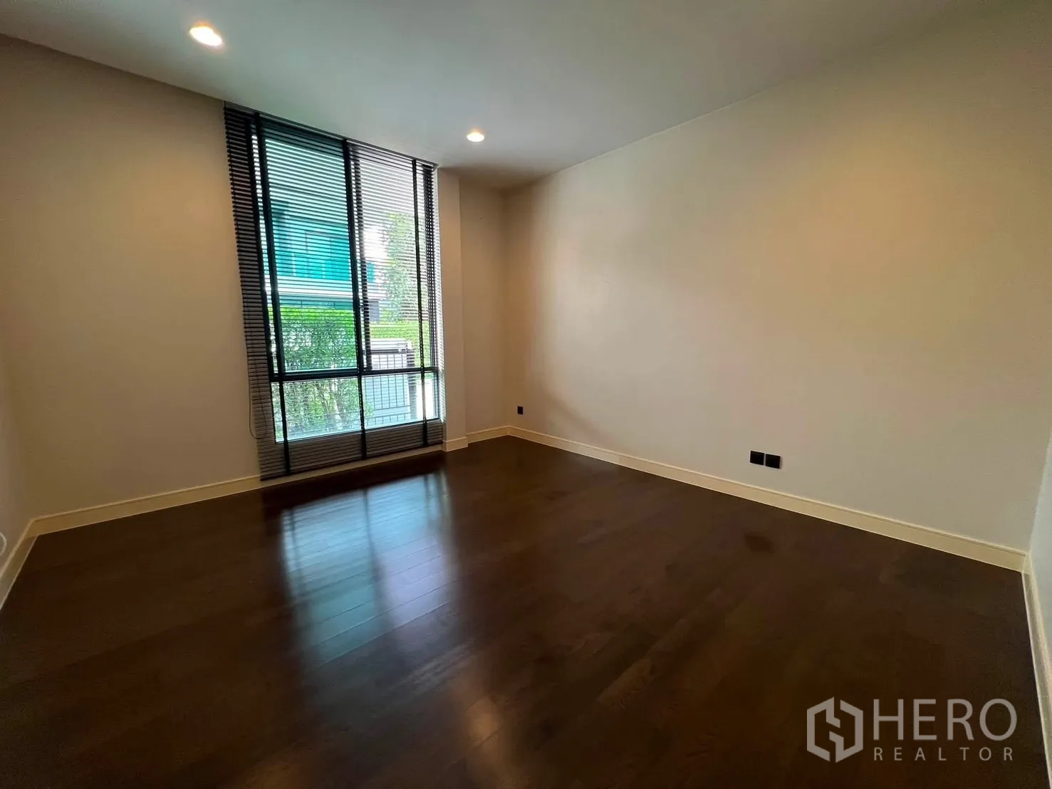 Property Image #17 for property HRE00912
