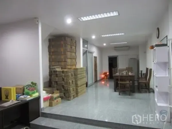 Home Office for rent or sale in Wang Thonglang, Bangkok - Spacious open-plan area with dining table and storage boxes.