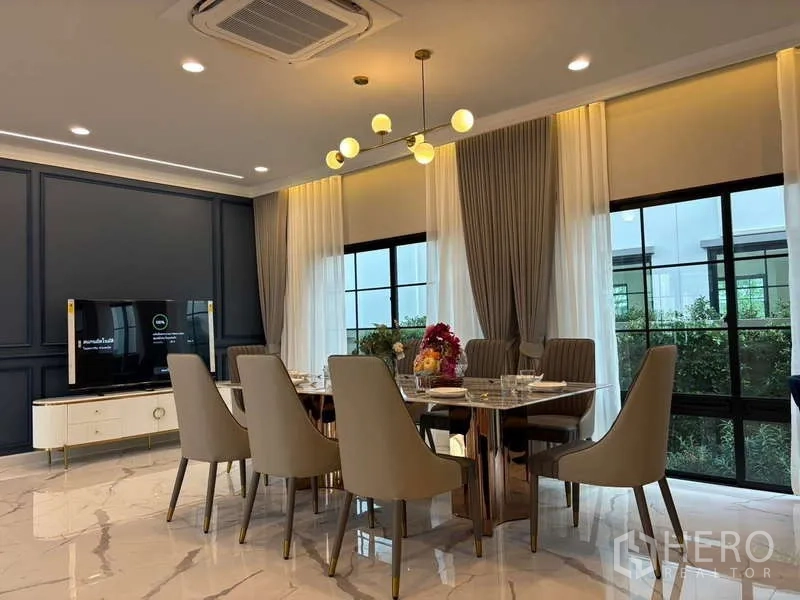 Detached House for rent in Bang Phli, Samut Prakan - Close-up of dining area with pendant light, large windows and garden views.