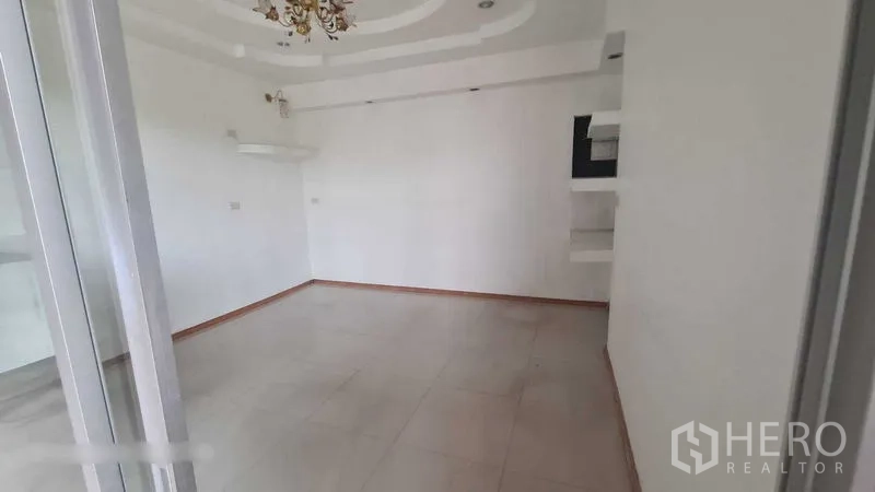 Warehouse for rent in Bang Kapi, Bangkok - Tiled office room inside the warehouse with ceiling detail and chandelier lighting.