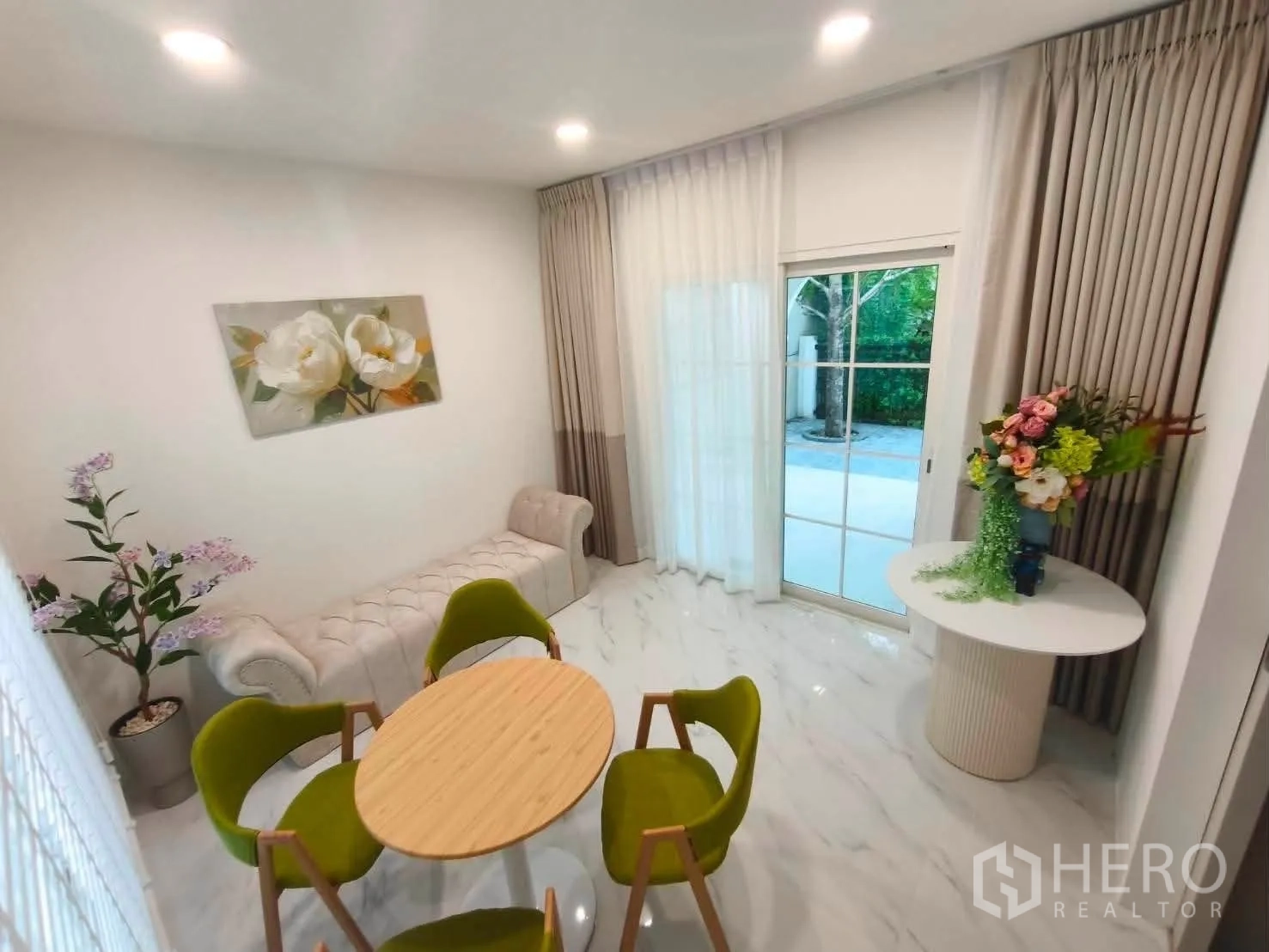Detached House for rent in Bang Phli, Samut Prakan - Dining area with sliding glass door opening to a patio and garden.
