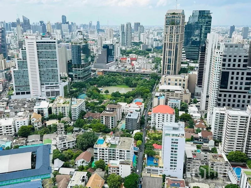 คอนโด ให้เช่า - วิวสกายไลน์ชั้นสูงย่านสุขุมวิท เห็นสวนสีเขียวใกล้ BTS พร้อมพงษ์